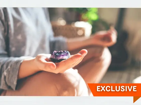 Cahaya Selenite: Meditasi Kristal dan Ceramah